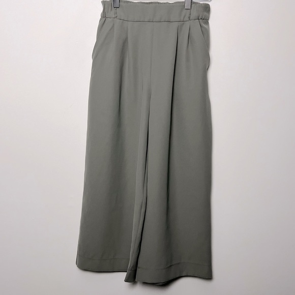 Lululemon Noir Crop Waist Tie Removed High Rise Relaxed Fit Pant in Grey Sage - Picture 3 of 14